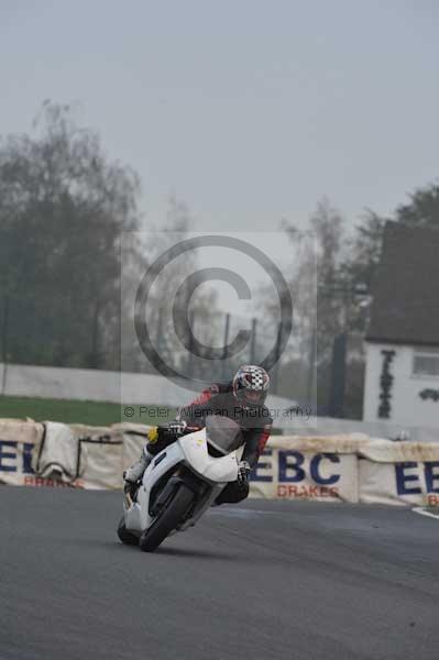 Mallory park Leicestershire;Mallory park photographs;Motorcycle action photographs;event digital images;eventdigitalimages;mallory park;no limits trackday;peter wileman photography;trackday;trackday digital images;trackday photos