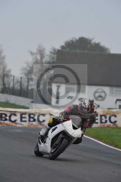 Mallory park Leicestershire;Mallory park photographs;Motorcycle action photographs;event digital images;eventdigitalimages;mallory park;no limits trackday;peter wileman photography;trackday;trackday digital images;trackday photos