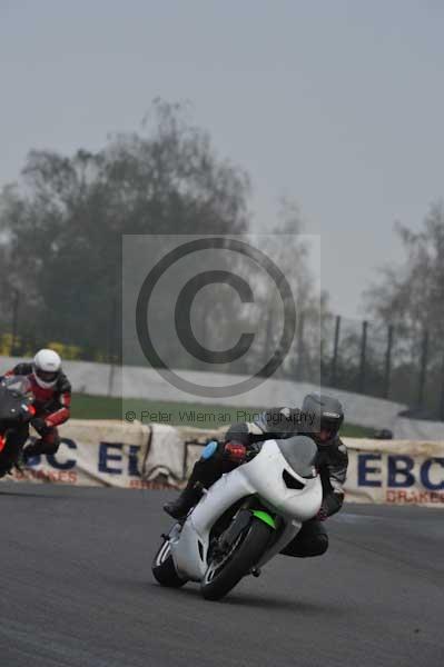 Mallory park Leicestershire;Mallory park photographs;Motorcycle action photographs;event digital images;eventdigitalimages;mallory park;no limits trackday;peter wileman photography;trackday;trackday digital images;trackday photos
