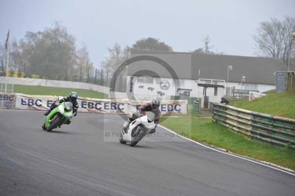 Mallory park Leicestershire;Mallory park photographs;Motorcycle action photographs;event digital images;eventdigitalimages;mallory park;no limits trackday;peter wileman photography;trackday;trackday digital images;trackday photos