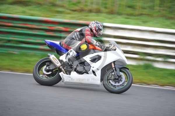Mallory park Leicestershire;Mallory park photographs;Motorcycle action photographs;event digital images;eventdigitalimages;mallory park;no limits trackday;peter wileman photography;trackday;trackday digital images;trackday photos