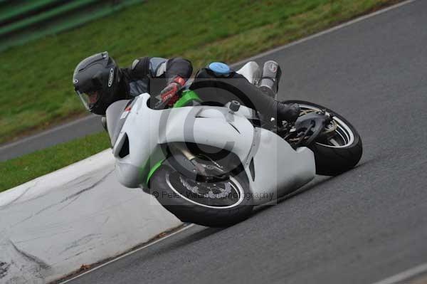 Mallory park Leicestershire;Mallory park photographs;Motorcycle action photographs;event digital images;eventdigitalimages;mallory park;no limits trackday;peter wileman photography;trackday;trackday digital images;trackday photos