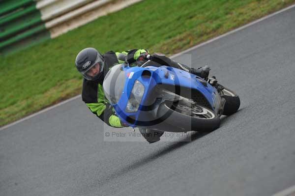 Mallory park Leicestershire;Mallory park photographs;Motorcycle action photographs;event digital images;eventdigitalimages;mallory park;no limits trackday;peter wileman photography;trackday;trackday digital images;trackday photos