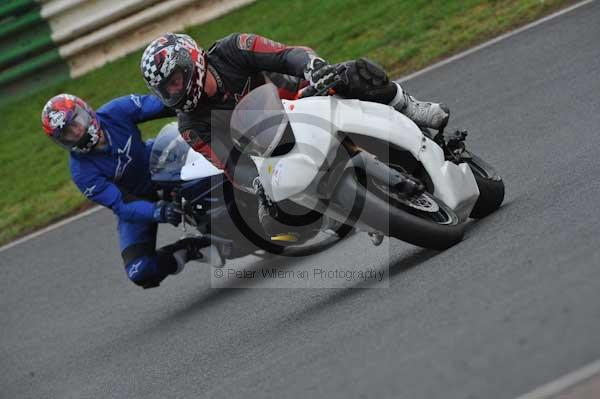 Mallory park Leicestershire;Mallory park photographs;Motorcycle action photographs;event digital images;eventdigitalimages;mallory park;no limits trackday;peter wileman photography;trackday;trackday digital images;trackday photos
