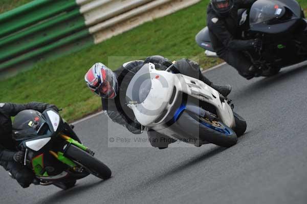 Mallory park Leicestershire;Mallory park photographs;Motorcycle action photographs;event digital images;eventdigitalimages;mallory park;no limits trackday;peter wileman photography;trackday;trackday digital images;trackday photos