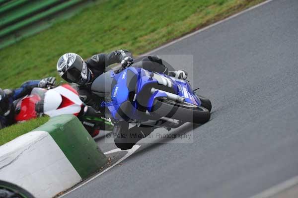 Mallory park Leicestershire;Mallory park photographs;Motorcycle action photographs;event digital images;eventdigitalimages;mallory park;no limits trackday;peter wileman photography;trackday;trackday digital images;trackday photos