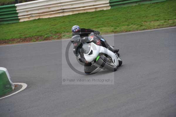 Mallory park Leicestershire;Mallory park photographs;Motorcycle action photographs;event digital images;eventdigitalimages;mallory park;no limits trackday;peter wileman photography;trackday;trackday digital images;trackday photos