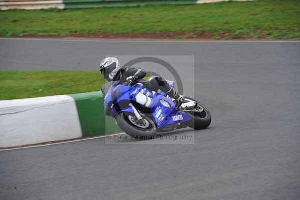Mallory park Leicestershire;Mallory park photographs;Motorcycle action photographs;event digital images;eventdigitalimages;mallory park;no limits trackday;peter wileman photography;trackday;trackday digital images;trackday photos