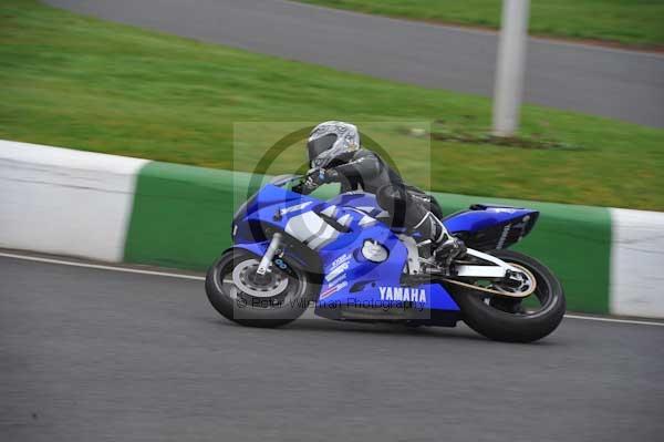 Mallory park Leicestershire;Mallory park photographs;Motorcycle action photographs;event digital images;eventdigitalimages;mallory park;no limits trackday;peter wileman photography;trackday;trackday digital images;trackday photos