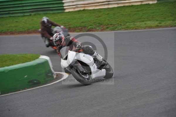 Mallory park Leicestershire;Mallory park photographs;Motorcycle action photographs;event digital images;eventdigitalimages;mallory park;no limits trackday;peter wileman photography;trackday;trackday digital images;trackday photos