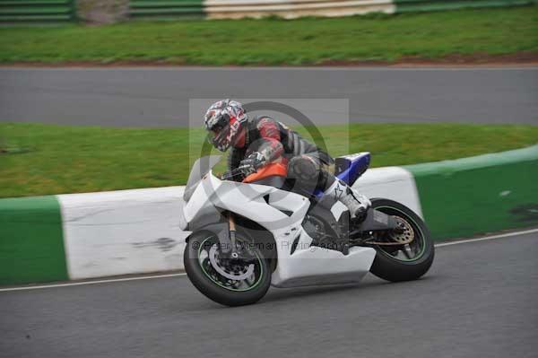 Mallory park Leicestershire;Mallory park photographs;Motorcycle action photographs;event digital images;eventdigitalimages;mallory park;no limits trackday;peter wileman photography;trackday;trackday digital images;trackday photos