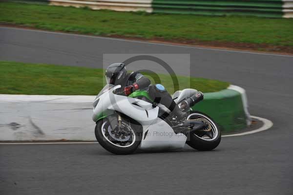 Mallory park Leicestershire;Mallory park photographs;Motorcycle action photographs;event digital images;eventdigitalimages;mallory park;no limits trackday;peter wileman photography;trackday;trackday digital images;trackday photos