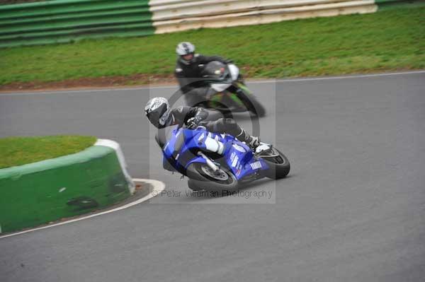 Mallory park Leicestershire;Mallory park photographs;Motorcycle action photographs;event digital images;eventdigitalimages;mallory park;no limits trackday;peter wileman photography;trackday;trackday digital images;trackday photos