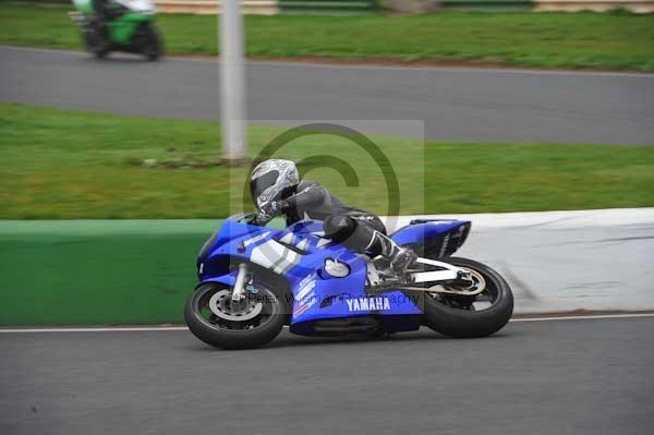 Mallory park Leicestershire;Mallory park photographs;Motorcycle action photographs;event digital images;eventdigitalimages;mallory park;no limits trackday;peter wileman photography;trackday;trackday digital images;trackday photos