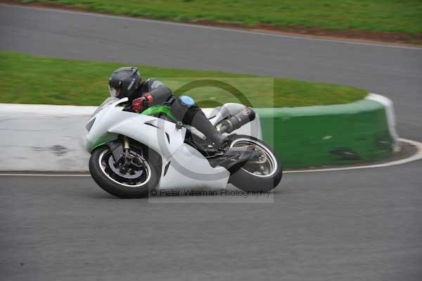 Mallory park Leicestershire;Mallory park photographs;Motorcycle action photographs;event digital images;eventdigitalimages;mallory park;no limits trackday;peter wileman photography;trackday;trackday digital images;trackday photos