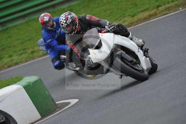 Mallory park Leicestershire;Mallory park photographs;Motorcycle action photographs;event digital images;eventdigitalimages;mallory park;no limits trackday;peter wileman photography;trackday;trackday digital images;trackday photos