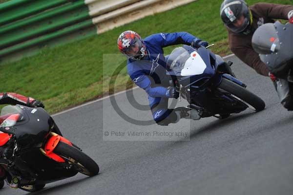Mallory park Leicestershire;Mallory park photographs;Motorcycle action photographs;event digital images;eventdigitalimages;mallory park;no limits trackday;peter wileman photography;trackday;trackday digital images;trackday photos