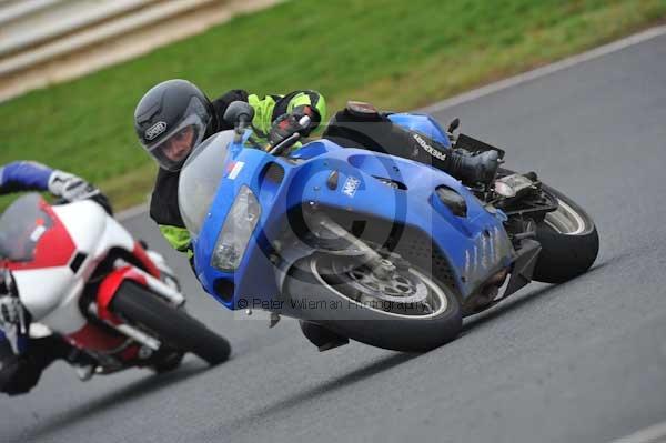 Mallory park Leicestershire;Mallory park photographs;Motorcycle action photographs;event digital images;eventdigitalimages;mallory park;no limits trackday;peter wileman photography;trackday;trackday digital images;trackday photos