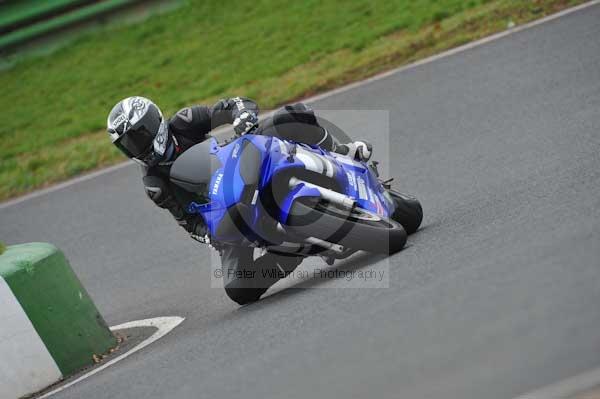 Mallory park Leicestershire;Mallory park photographs;Motorcycle action photographs;event digital images;eventdigitalimages;mallory park;no limits trackday;peter wileman photography;trackday;trackday digital images;trackday photos