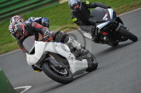 Mallory park Leicestershire;Mallory park photographs;Motorcycle action photographs;event digital images;eventdigitalimages;mallory park;no limits trackday;peter wileman photography;trackday;trackday digital images;trackday photos