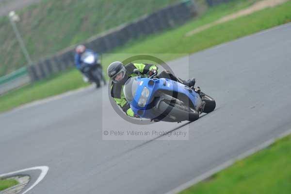 Mallory park Leicestershire;Mallory park photographs;Motorcycle action photographs;event digital images;eventdigitalimages;mallory park;no limits trackday;peter wileman photography;trackday;trackday digital images;trackday photos