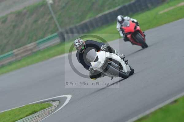 Mallory park Leicestershire;Mallory park photographs;Motorcycle action photographs;event digital images;eventdigitalimages;mallory park;no limits trackday;peter wileman photography;trackday;trackday digital images;trackday photos