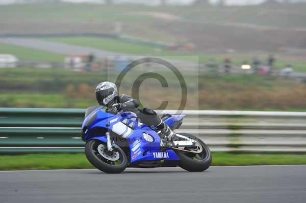 Mallory park Leicestershire;Mallory park photographs;Motorcycle action photographs;event digital images;eventdigitalimages;mallory park;no limits trackday;peter wileman photography;trackday;trackday digital images;trackday photos