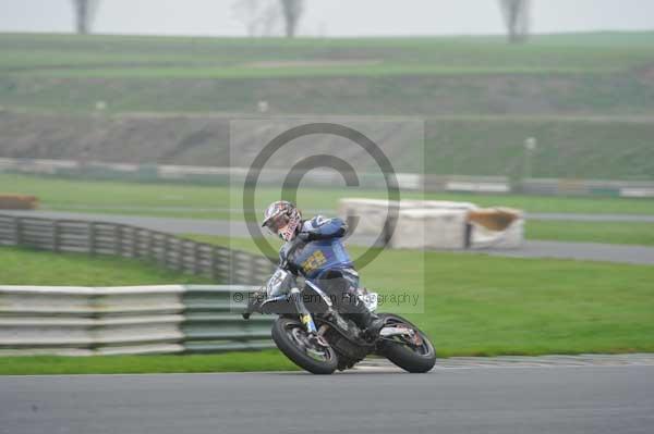 Mallory park Leicestershire;Mallory park photographs;Motorcycle action photographs;event digital images;eventdigitalimages;mallory park;no limits trackday;peter wileman photography;trackday;trackday digital images;trackday photos