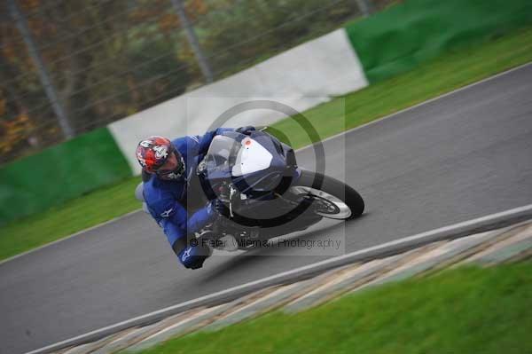 Mallory park Leicestershire;Mallory park photographs;Motorcycle action photographs;event digital images;eventdigitalimages;mallory park;no limits trackday;peter wileman photography;trackday;trackday digital images;trackday photos