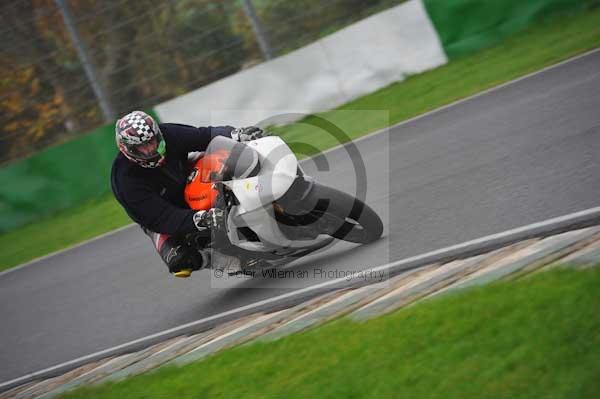 Mallory park Leicestershire;Mallory park photographs;Motorcycle action photographs;event digital images;eventdigitalimages;mallory park;no limits trackday;peter wileman photography;trackday;trackday digital images;trackday photos