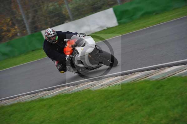Mallory park Leicestershire;Mallory park photographs;Motorcycle action photographs;event digital images;eventdigitalimages;mallory park;no limits trackday;peter wileman photography;trackday;trackday digital images;trackday photos