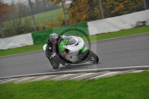 Mallory park Leicestershire;Mallory park photographs;Motorcycle action photographs;event digital images;eventdigitalimages;mallory park;no limits trackday;peter wileman photography;trackday;trackday digital images;trackday photos