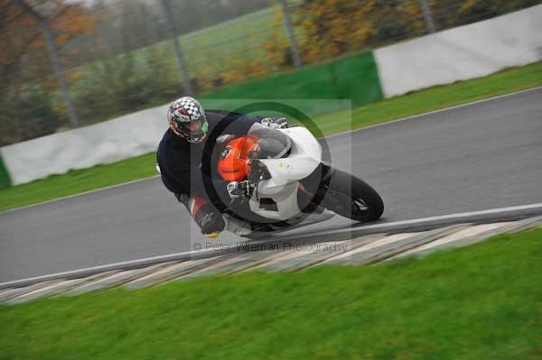Mallory park Leicestershire;Mallory park photographs;Motorcycle action photographs;event digital images;eventdigitalimages;mallory park;no limits trackday;peter wileman photography;trackday;trackday digital images;trackday photos