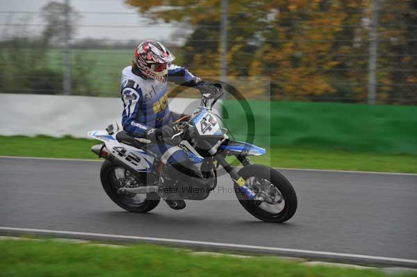 Mallory park Leicestershire;Mallory park photographs;Motorcycle action photographs;event digital images;eventdigitalimages;mallory park;no limits trackday;peter wileman photography;trackday;trackday digital images;trackday photos