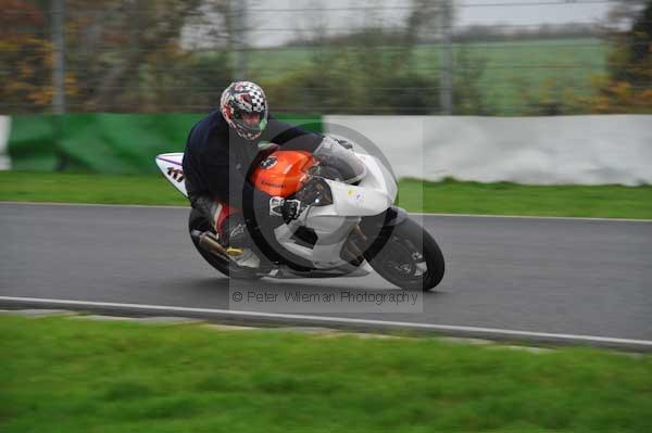 Mallory park Leicestershire;Mallory park photographs;Motorcycle action photographs;event digital images;eventdigitalimages;mallory park;no limits trackday;peter wileman photography;trackday;trackday digital images;trackday photos