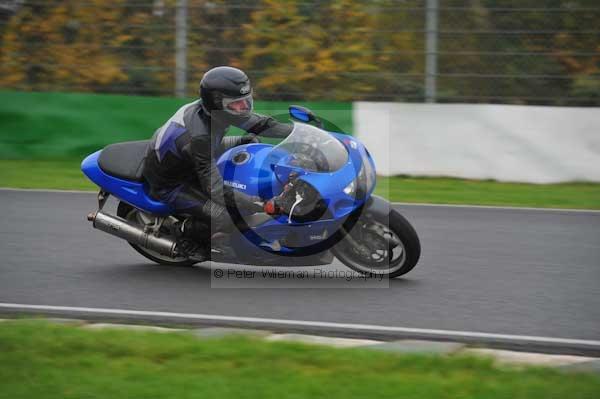 Mallory park Leicestershire;Mallory park photographs;Motorcycle action photographs;event digital images;eventdigitalimages;mallory park;no limits trackday;peter wileman photography;trackday;trackday digital images;trackday photos