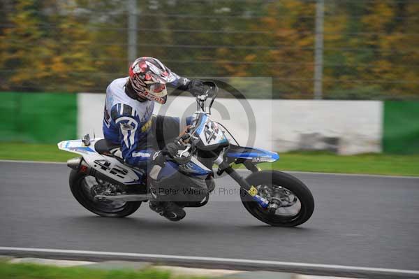 Mallory park Leicestershire;Mallory park photographs;Motorcycle action photographs;event digital images;eventdigitalimages;mallory park;no limits trackday;peter wileman photography;trackday;trackday digital images;trackday photos