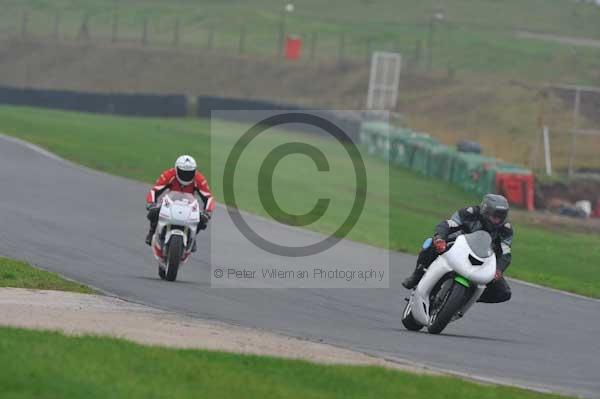 Mallory park Leicestershire;Mallory park photographs;Motorcycle action photographs;event digital images;eventdigitalimages;mallory park;no limits trackday;peter wileman photography;trackday;trackday digital images;trackday photos