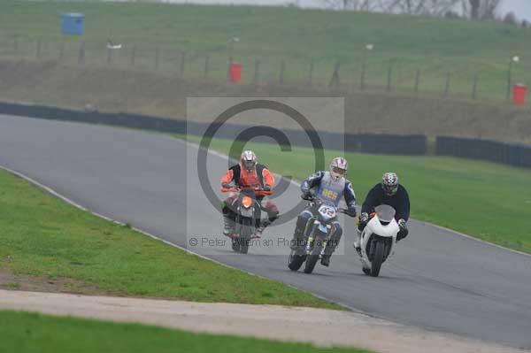Mallory park Leicestershire;Mallory park photographs;Motorcycle action photographs;event digital images;eventdigitalimages;mallory park;no limits trackday;peter wileman photography;trackday;trackday digital images;trackday photos