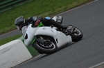 Mallory-park-Leicestershire;Mallory-park-photographs;Motorcycle-action-photographs;event-digital-images;eventdigitalimages;mallory-park;no-limits-trackday;peter-wileman-photography;trackday;trackday-digital-images;trackday-photos