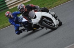 Mallory-park-Leicestershire;Mallory-park-photographs;Motorcycle-action-photographs;event-digital-images;eventdigitalimages;mallory-park;no-limits-trackday;peter-wileman-photography;trackday;trackday-digital-images;trackday-photos