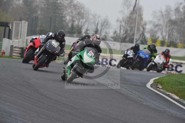 Mallory park Leicestershire;Mallory park photographs;Motorcycle action photographs;event digital images;eventdigitalimages;mallory park;no limits trackday;peter wileman photography;trackday;trackday digital images;trackday photos