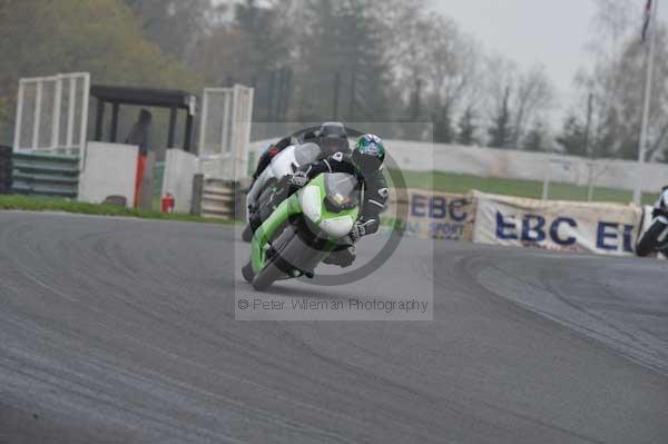 Mallory park Leicestershire;Mallory park photographs;Motorcycle action photographs;event digital images;eventdigitalimages;mallory park;no limits trackday;peter wileman photography;trackday;trackday digital images;trackday photos