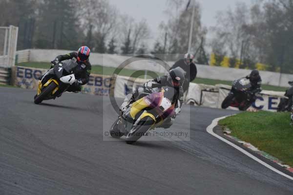 Mallory park Leicestershire;Mallory park photographs;Motorcycle action photographs;event digital images;eventdigitalimages;mallory park;no limits trackday;peter wileman photography;trackday;trackday digital images;trackday photos