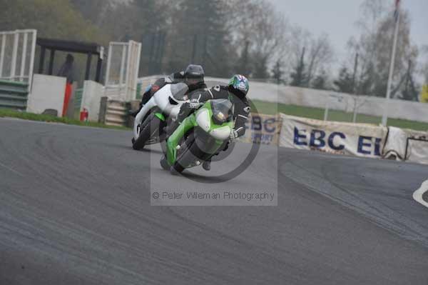 Mallory park Leicestershire;Mallory park photographs;Motorcycle action photographs;event digital images;eventdigitalimages;mallory park;no limits trackday;peter wileman photography;trackday;trackday digital images;trackday photos