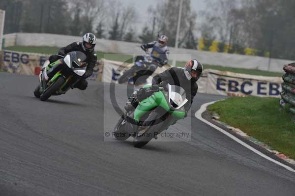 Mallory park Leicestershire;Mallory park photographs;Motorcycle action photographs;event digital images;eventdigitalimages;mallory park;no limits trackday;peter wileman photography;trackday;trackday digital images;trackday photos