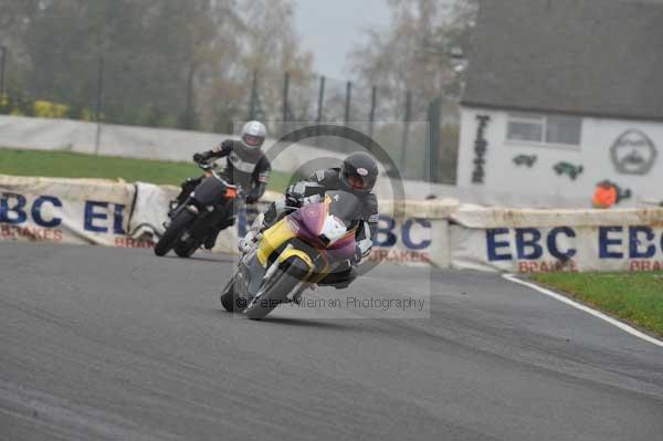 Mallory park Leicestershire;Mallory park photographs;Motorcycle action photographs;event digital images;eventdigitalimages;mallory park;no limits trackday;peter wileman photography;trackday;trackday digital images;trackday photos