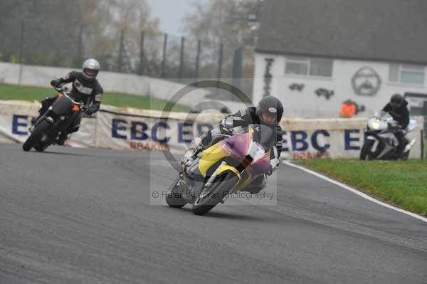 Mallory park Leicestershire;Mallory park photographs;Motorcycle action photographs;event digital images;eventdigitalimages;mallory park;no limits trackday;peter wileman photography;trackday;trackday digital images;trackday photos