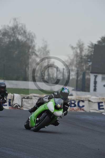 Mallory park Leicestershire;Mallory park photographs;Motorcycle action photographs;event digital images;eventdigitalimages;mallory park;no limits trackday;peter wileman photography;trackday;trackday digital images;trackday photos