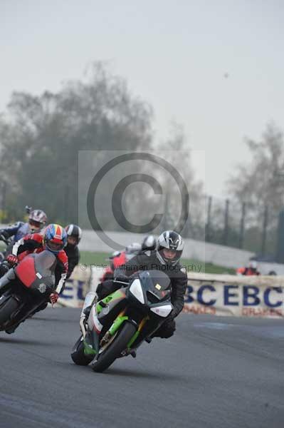 Mallory park Leicestershire;Mallory park photographs;Motorcycle action photographs;event digital images;eventdigitalimages;mallory park;no limits trackday;peter wileman photography;trackday;trackday digital images;trackday photos